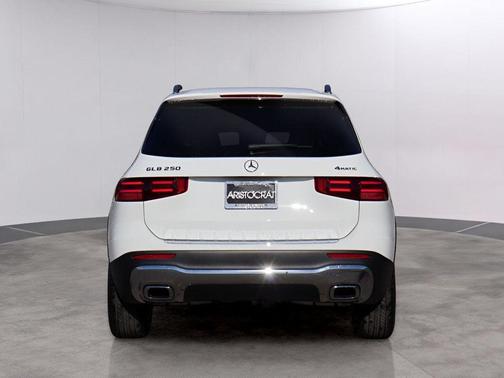 Polar White 2026 Mercedes-Benz GLB 250 Base 4MATIC