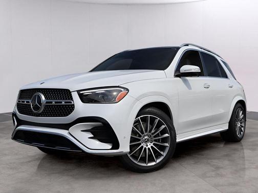 MANUFAKTUR Moonlight White Metallic 2026 Mercedes-Benz GLE 450 4MATIC