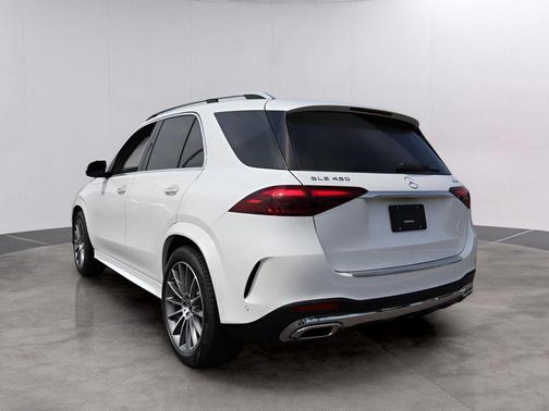 MANUFAKTUR Moonlight White Metallic 2026 Mercedes-Benz GLE 450 4MATIC