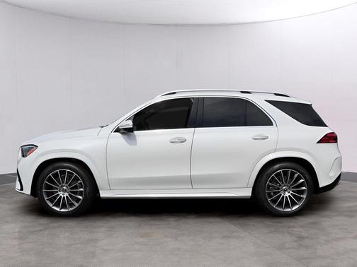 MANUFAKTUR Moonlight White Metallic 2026 Mercedes-Benz GLE 450 4MATIC