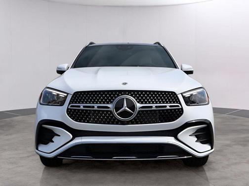 MANUFAKTUR Moonlight White Metallic 2026 Mercedes-Benz GLE 450 4MATIC