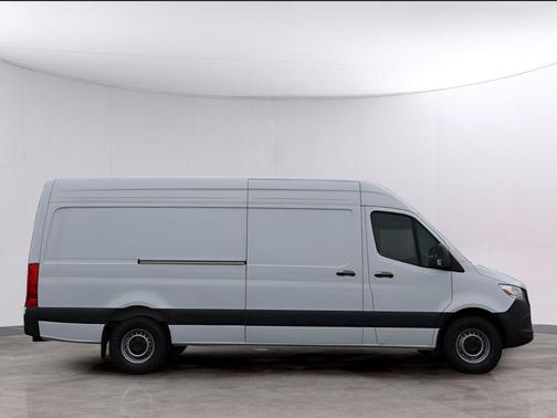 Arctic White 2026 Mercedes-Benz Sprinter 2500 170 WB