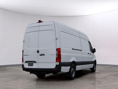 Arctic White 2026 Mercedes-Benz Sprinter 2500 170 WB