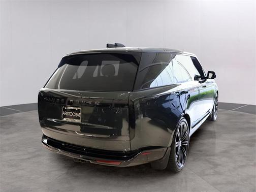 2025 Land Rover Range Rover P530 SE 7 Seat