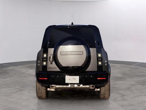 2026 Land Rover Defender 130 X-Dynamic SE