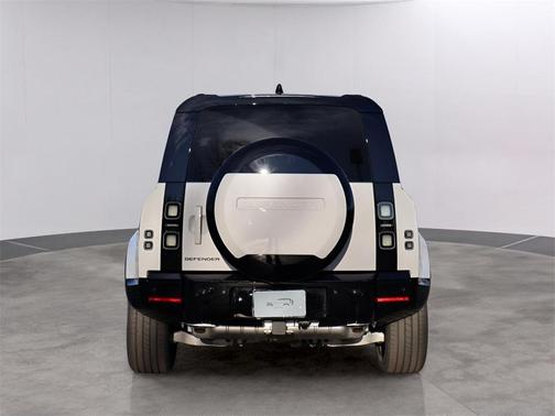 2026 Land Rover Defender 110 X-Dynamic SE