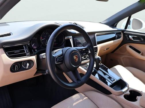 White 2024 Porsche Macan