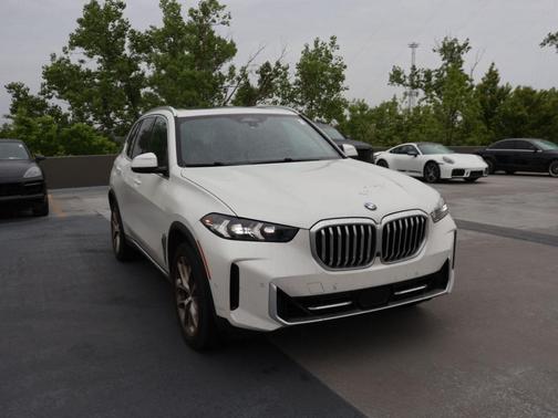 Mineral White Metallic 2024 BMW X5 xDrive40i
