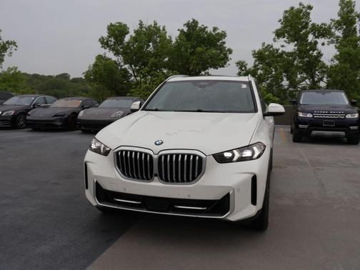 Mineral White Metallic 2024 BMW X5 xDrive40i