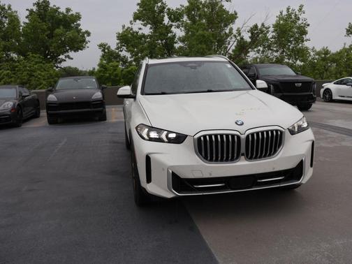 Mineral White Metallic 2024 BMW X5 xDrive40i