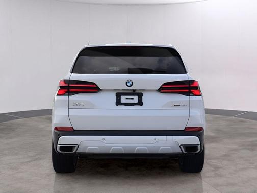 Mineral White Metallic 2024 BMW X5 xDrive40i