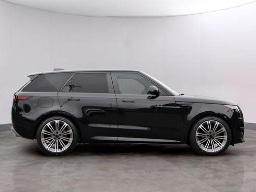 Santorini Black 2026 Land Rover Range Rover Sport P400 Dynamic SE