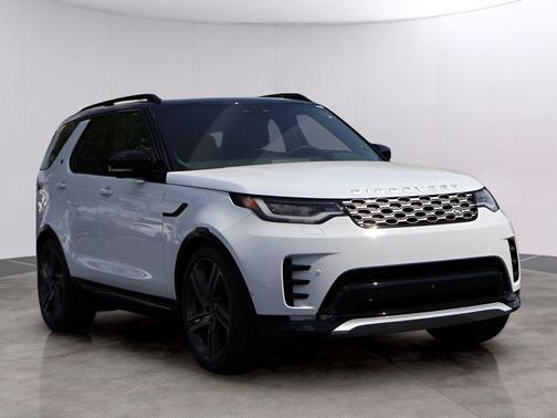 Fuji White 2026 Land Rover Discovery