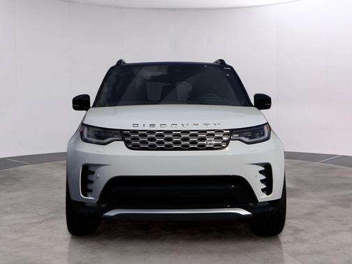 Fuji White 2026 Land Rover Discovery
