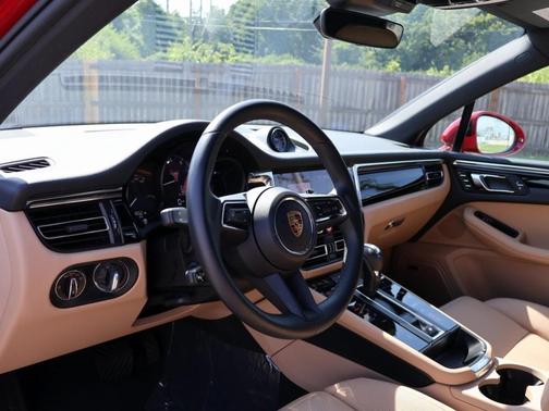 2025 Porsche Macan 