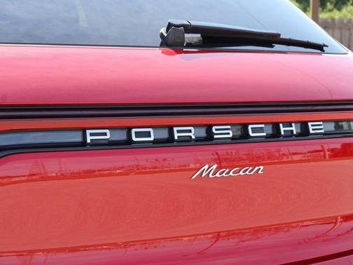 2025 Porsche Macan 