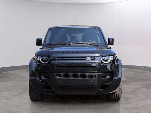 Santorini Black 2026 Land Rover Defender P525 V8