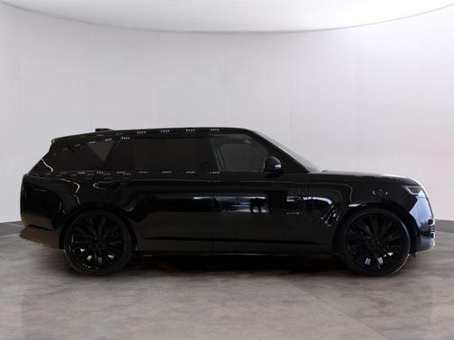 Narvik Black 2026 Land Rover Range Rover P615 SV Black