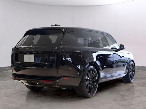 Narvik Black 2026 Land Rover Range Rover P615 SV Black