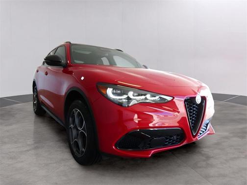 2025 Alfa Romeo Stelvio Base