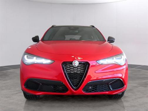 2025 Alfa Romeo Stelvio Base