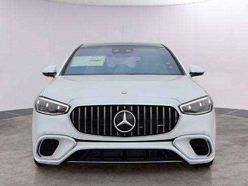 MANUFAKTUR Moonlight White Metallic 2026 Mercedes-Benz AMG S 63 E Base