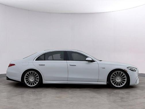 MANUFAKTUR Moonlight White Metallic 2026 Mercedes-Benz AMG S 63 E Base