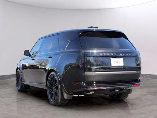 Santorini Black 2026 Land Rover Range Rover P400 SE 7 Seat