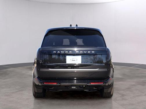 Santorini Black 2026 Land Rover Range Rover P400 SE 7 Seat