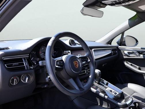 2022 Porsche Macan S