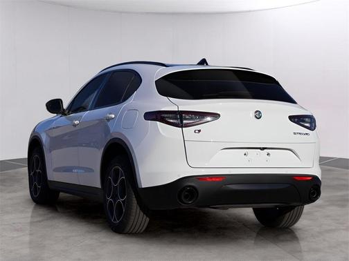 2025 Alfa Romeo Stelvio Base