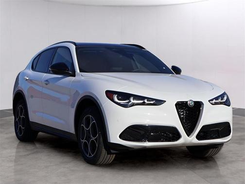 2025 Alfa Romeo Stelvio Base