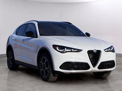 2025 Alfa Romeo Stelvio Base