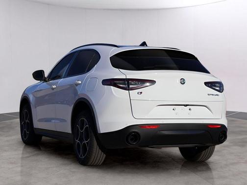 2025 Alfa Romeo Stelvio Base