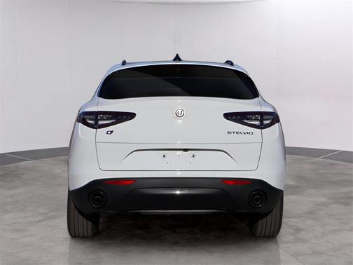 2025 Alfa Romeo Stelvio Base