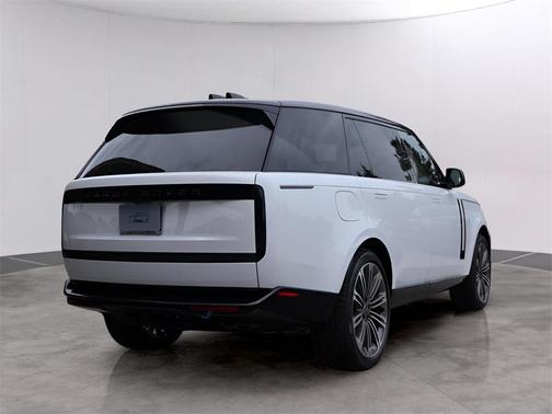 2025 Land Rover Range Rover P530 SE 7 Seat