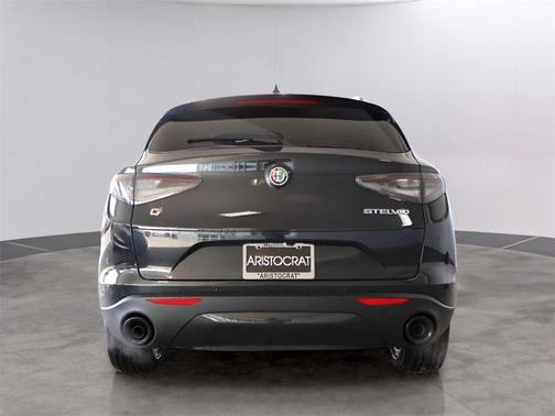 2025 Alfa Romeo Stelvio Base