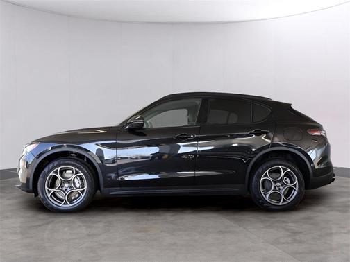 2025 Alfa Romeo Stelvio Base