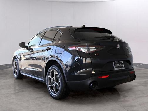 2025 Alfa Romeo Stelvio Base