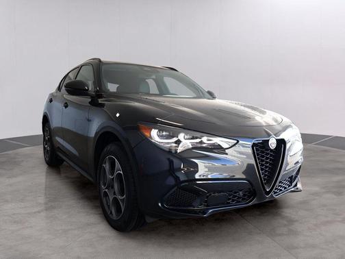 2025 Alfa Romeo Stelvio Base