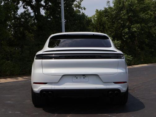 Carrara White Metallic 2025 Porsche Cayenne AWD