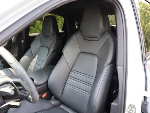 Carrara White Metallic 2025 Porsche Cayenne AWD