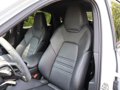 Carrara White Metallic 2025 Porsche Cayenne AWD