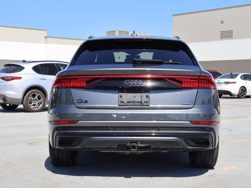 Daytona Gray Pearl Effect 2022 Audi Q8 55 Prestige