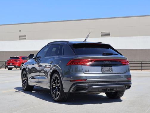 Daytona Gray Pearl Effect 2022 Audi Q8 55 Prestige