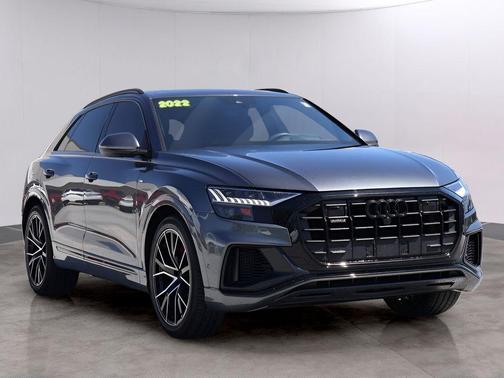 Daytona Gray Pearl Effect 2022 Audi Q8 55 Prestige