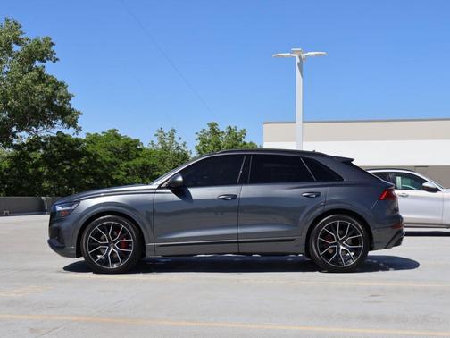 Daytona Gray Pearl Effect 2022 Audi Q8 55 Prestige