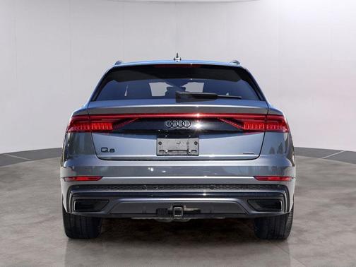 Daytona Gray Pearl Effect 2022 Audi Q8 55 Prestige