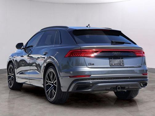 Daytona Gray Pearl Effect 2022 Audi Q8 55 Prestige