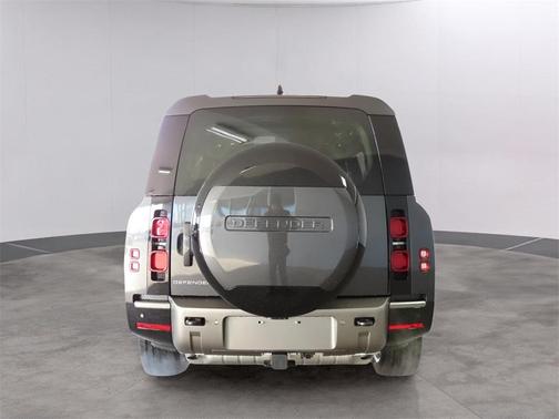 2024 Land Rover Defender P400 X-Dynamic SE